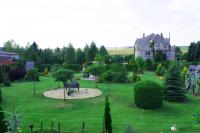 Лужайка перед домом на усадьбе Верес