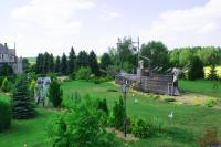 Лужайка перед домом: Вид на корабль на усадьбе Верес