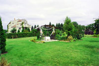 Лужайка перед домом на усадьбе Верес