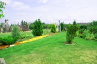 Лужайка перед домом на усадьбе Верес