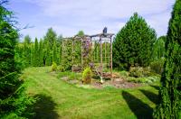 Аллея Туй у Домика Фермера на усадьбе Верес