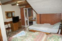 Спальня: вид на вход на усадьбе Верес