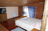 Двухспальная кровать на усадьбе Верес