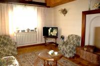 Комната отдыха с камином  на усадьбе Верес